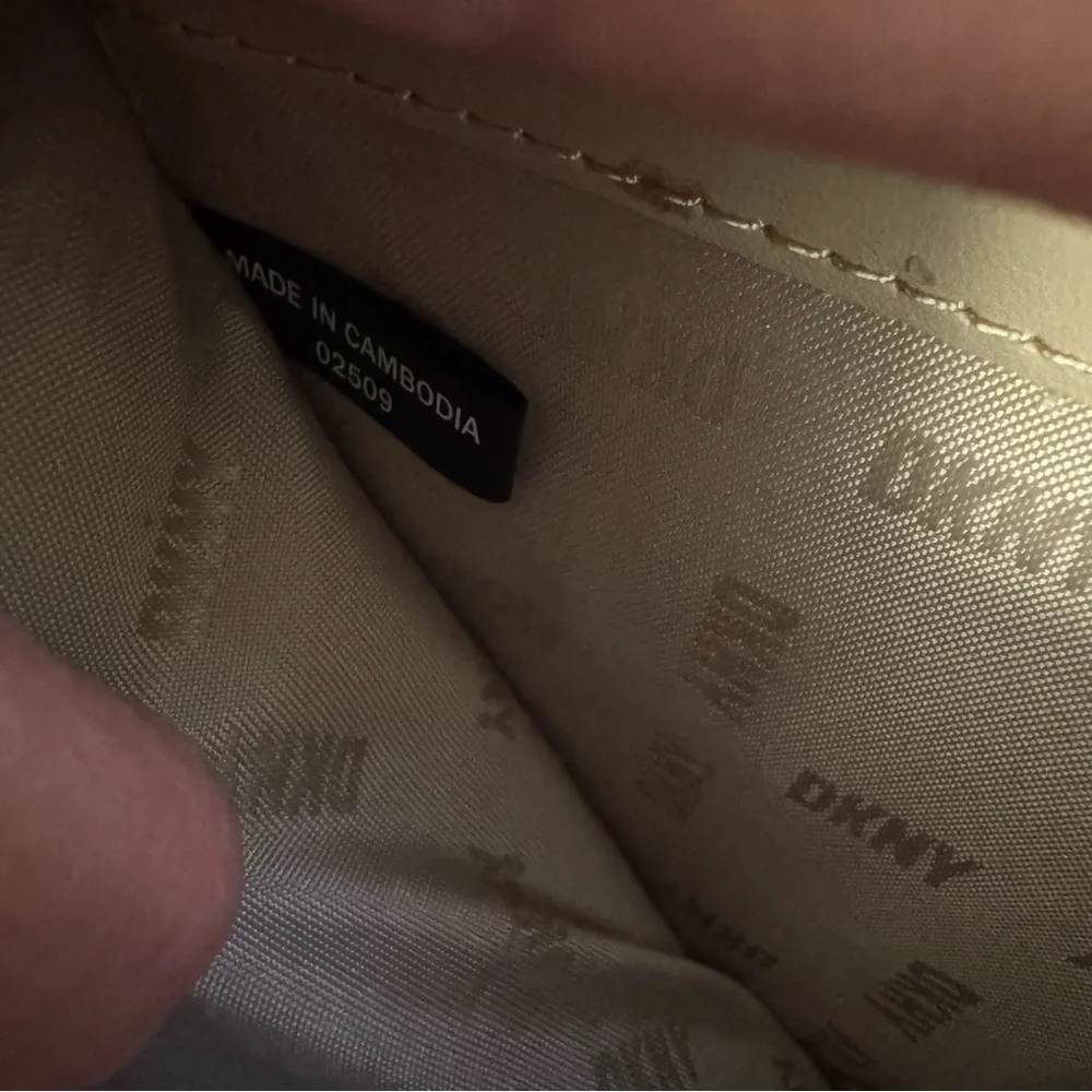 🤍 DKNY Monogram Zip-Around Wallet